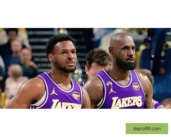 NBA历史首例父子同场助攻 布朗尼接詹姆斯传球命中三分